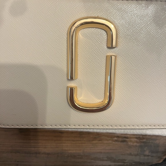 Marc Jacobs Cream Crossbody Bag with Gold Accents - Picture 2 of 16